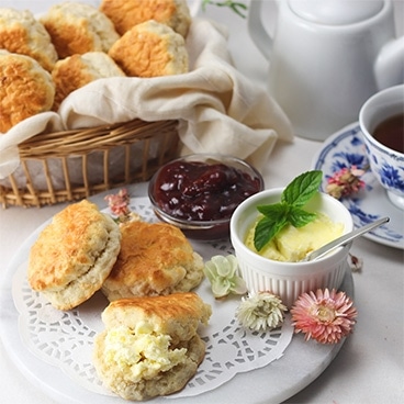 【英国アフタヌーンティー】しっとりスコーンとクロテッドクリームセット