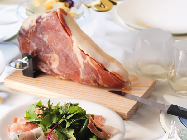 表面が乾かない様に脂身やラップで蓋をしておく