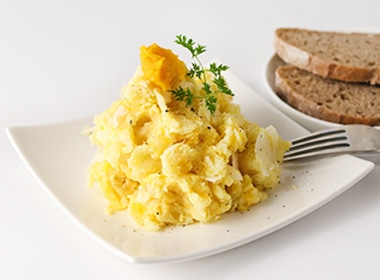 程よい塩味のからすみポテトサラダ